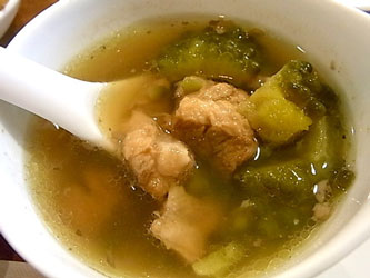 台湾スープで食べる温活！簡単レシピで美味しくポカポカ！ ゴーヤとスペアリブのスープ
