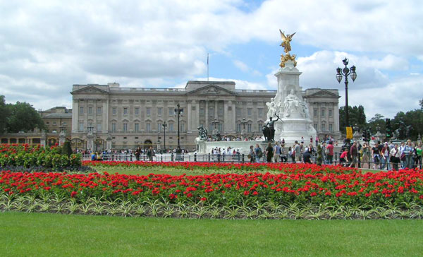 イギリスのロンドンに旅行するならココ！絶対に行きたい無料で楽しめる観光スポット バッキンガム宮殿