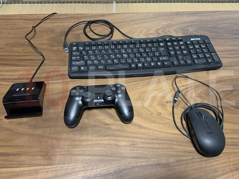 PS4とコンバーターとマウスとキーボードを準備